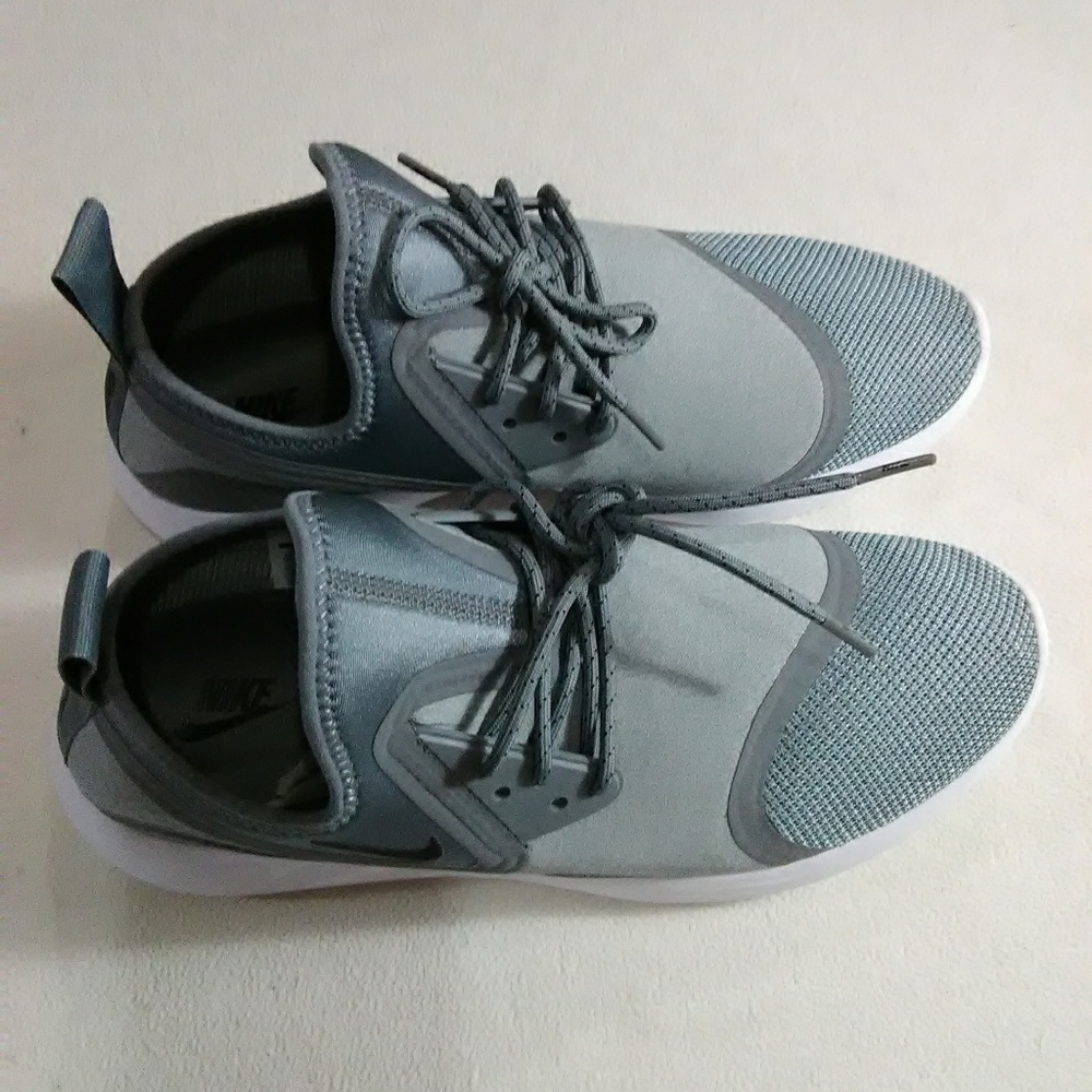 Nike lunar charge E/T ( out of box Sale!)